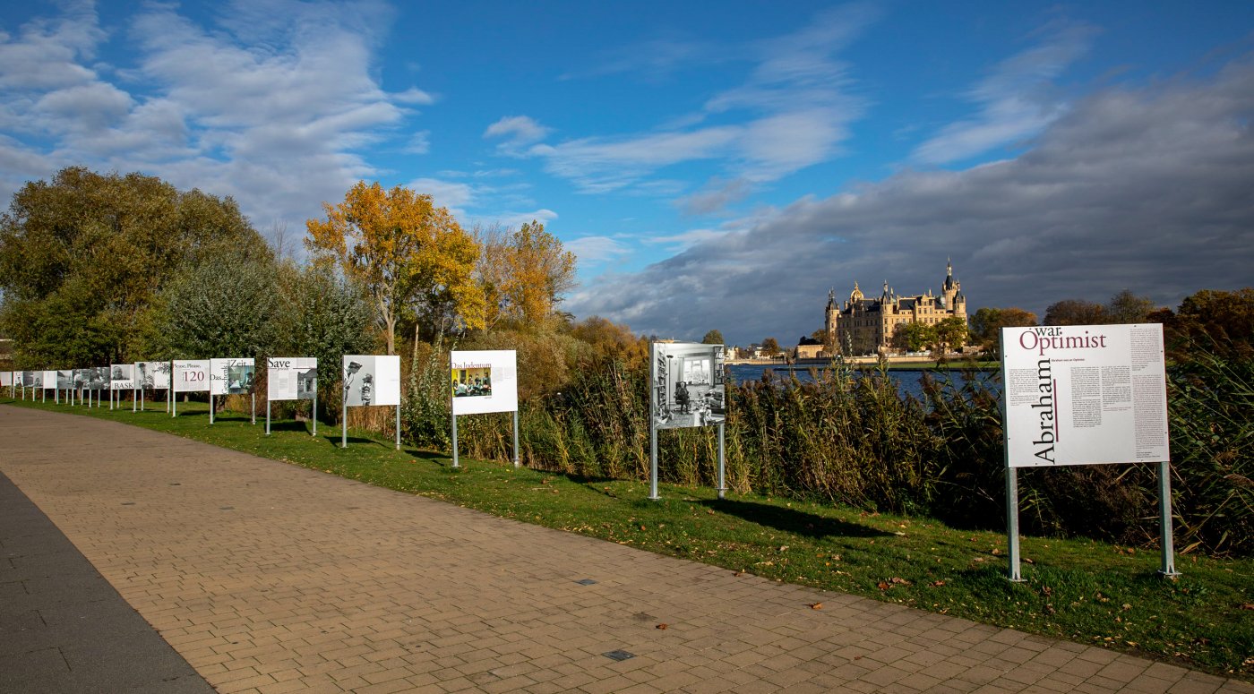 EXHaIBITION ABRAHAM WAS AN OPTIMIST Schwerin OPEN AIR