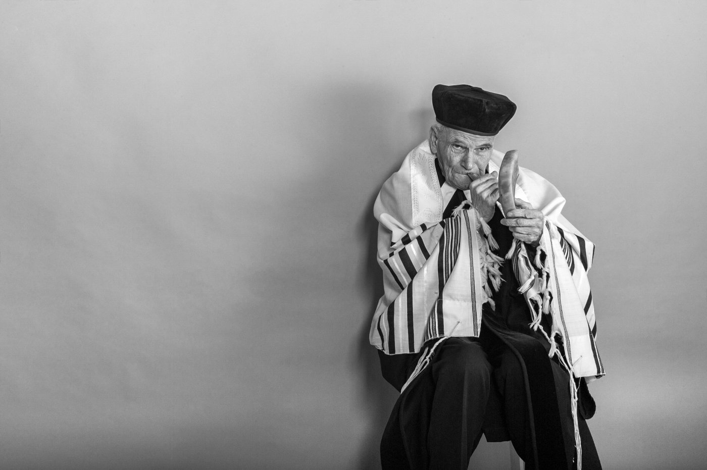 Rabbi William Wolff with Shofar